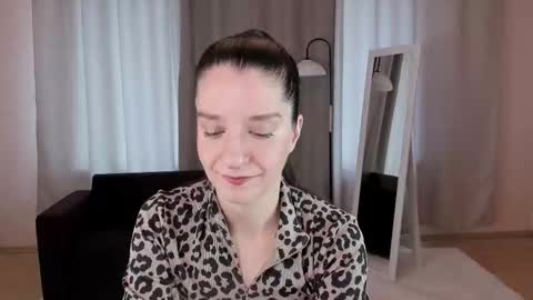 Snapshot of helentasty_ chatting on September 14, 3:04 am Helen online show from September 14, 3:04 am