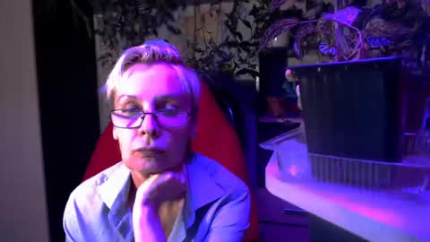 Helga online show from August 7, 8:05 pm