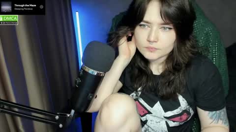 Red online show from May 30, 7:10 pm