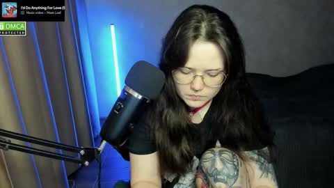 Snapshot of hell_hotline chatting on September 14, 7:12 pm Red online show from September 14, 7:12 pm