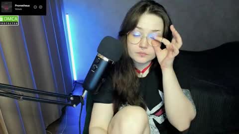 Snapshot of hell_hotline chatting on September 16, 7:22 pm Red online show from September 16, 7:22 pm