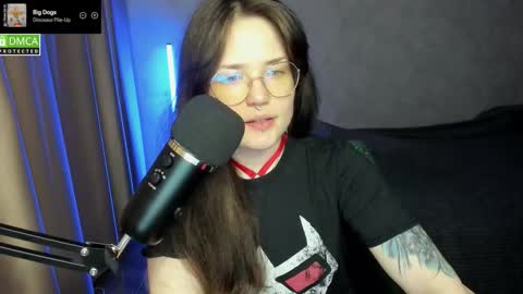Snapshot of hell_hotline chatting on September 13, 7:11 pm Red online show from September 13, 7:11 pm