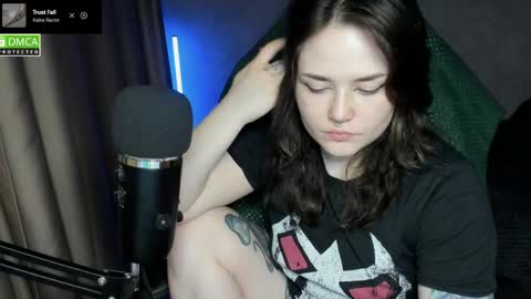 Red online show from May 27, 6:49 pm