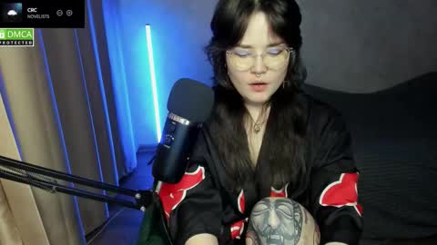 Snapshot of hell_hotline chatting on October 2, 6:35 pm Red online show from October 2, 6:35 pm