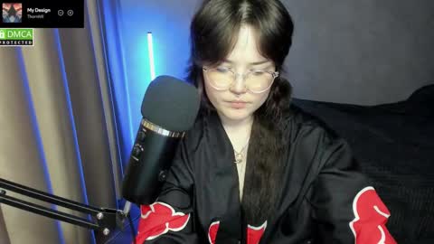 Snapshot of hell_hotline chatting on October 12, 7:16 pm Red online show from October 12, 7:16 pm