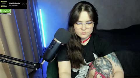 Snapshot of hell_hotline chatting on September 17, 7:23 pm Red online show from September 17, 7:23 pm