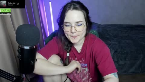 Snapshot of hell_hotline chatting on January 22, 5:59 pm Red online show from January 22, 5:59 pm