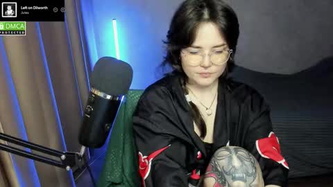 Snapshot of hell_hotline chatting on October 3, 6:46 pm Red online show from October 3, 6:46 pm