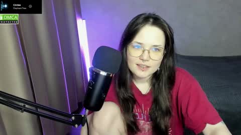 Snapshot of hell_hotline chatting on February 15, 6:23 pm Red online show from February 15, 6:23 pm