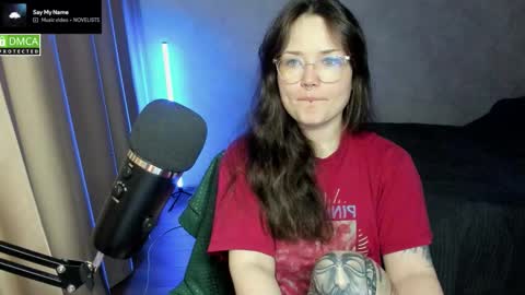 Snapshot of hell_hotline chatting on September 22, 6:28 pm Red online show from September 22, 6:28 pm