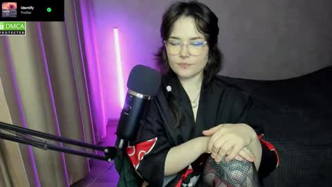 Snapshot of hell_hotline chatting on October 13, 7:27 pm Red online show from October 13, 7:27 pm