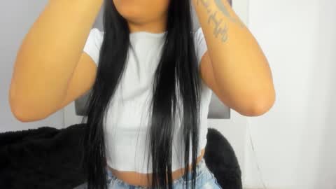 Snapshot of hellen__smith_ chatting on October 13, 1:58 pm hellen__smith_ online show from October 13, 1:58 pm
