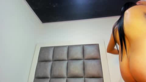 Snapshot of hellen__smith_ chatting on October 4, 4:11 pm hellen__smith_ online show from October 4, 4:11 pm