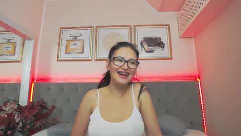Snapshot of hellendesire chatting on January 15, 4:15 am online show from January 15, 4:15 am