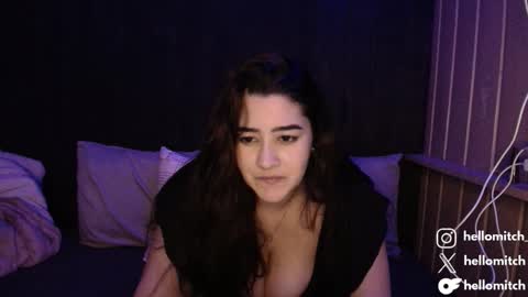 Snapshot of hellobitch98 chatting on October 24, 11:01 pm Mitch online show from October 24, 11:01 pm