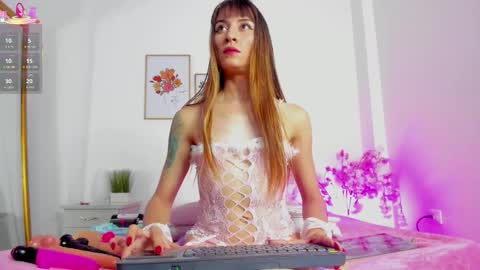 Hellzel online show from November 20, 7:15 pm