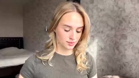 Snapshot of hermiladziekan chatting on September 19, 8:13 am Sylvia online show from September 19, 8:13 am