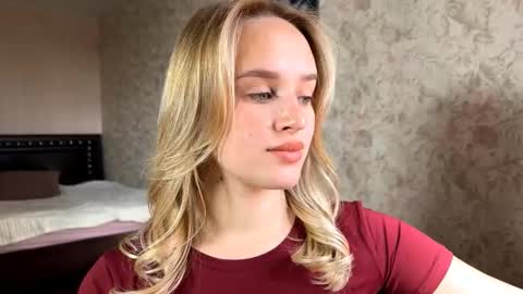 Snapshot of hermiladziekan chatting on September 30, 8:09 am Sylvia online show from September 30, 8:09 am