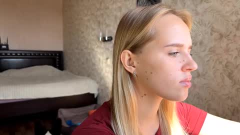 Snapshot of hermiladziekan chatting on September 10, 8:03 am Sylvia online show from September 10, 8:03 am