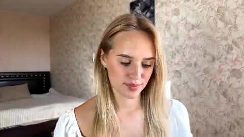 Snapshot of hermiladziekan chatting on September 22, 8:02 am Sylvia online show from September 22, 8:02 am