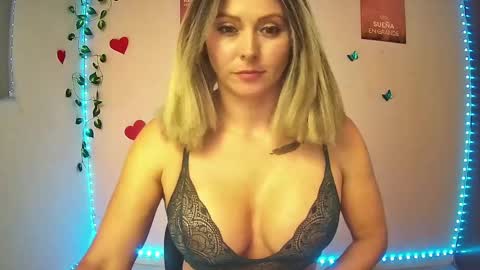 Snapshot of hestesiaxx chatting on February 5, 1:15 am Hestesiaxx online show from February 5, 1:15 am