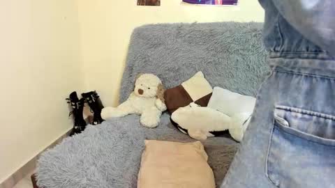 Snapshot of hesttia_ chatting on October 4, 10:03 pm hesttia_ online show from October 4, 10:03 pm