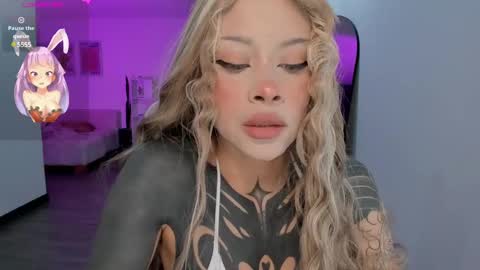 Snapshot of heybambino_ chatting on February 28, 3:15 am Bambi.....Help me get 100 likes in the satisfaction bar. online show from February 28, 3:15 am