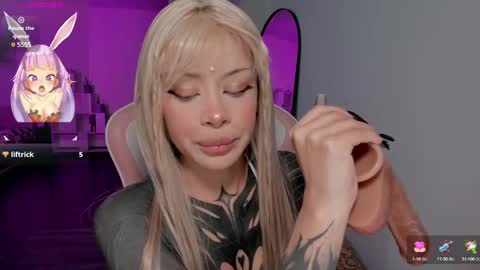Snapshot of heybambino_ chatting on January 8, 4:34 am Bambi.....Help me get 100 likes in the satisfaction bar. online show from January 8, 4:34 am