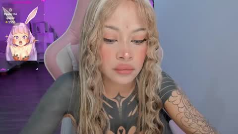 Snapshot of heybambino_ chatting on March 6, 3:24 am Bambi.....Help me get 100 likes in the satisfaction bar. online show from March 6, 3:24 am