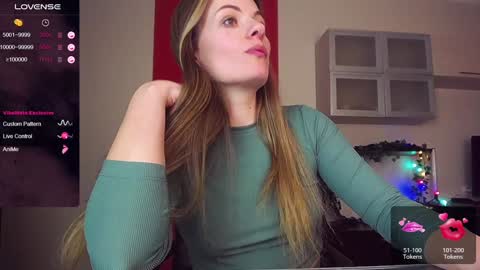 Snapshot of hi_bye_ chatting on February 7, 3:19 pm Lina online show from February 7, 3:19 pm