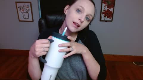Snapshot of hi_cut_cutie chatting on October 9, 1:48 pm Paige online show from October 9, 1:48 pm