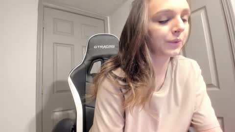 Snapshot of hi_cut_cutie chatting on December 31, 2:19 am Paige online show from December 31, 2:19 am
