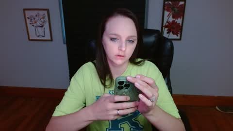 Snapshot of hi_cut_cutie chatting on October 8, 1:26 pm Paige online show from October 8, 1:26 pm