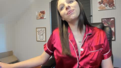 Snapshot of hi_cut_cutie chatting on September 29, 1:27 pm Paige online show from September 29, 1:27 pm