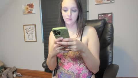 Snapshot of hi_cut_cutie chatting on September 30, 1:28 pm Paige online show from September 30, 1:28 pm