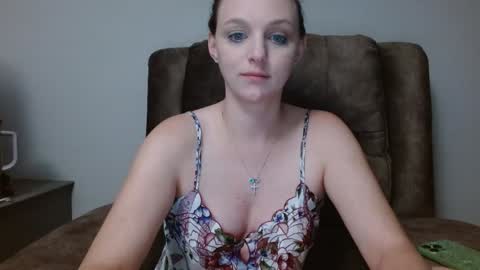 Snapshot of hi_cut_cutie chatting on October 16, 1:41 am Paige online show from October 16, 1:41 am