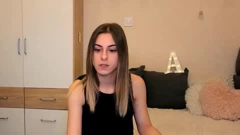 Snapshot of hidden_gem__ chatting on October 18, 3:04 pm Ana online show from October 18, 3:04 pm