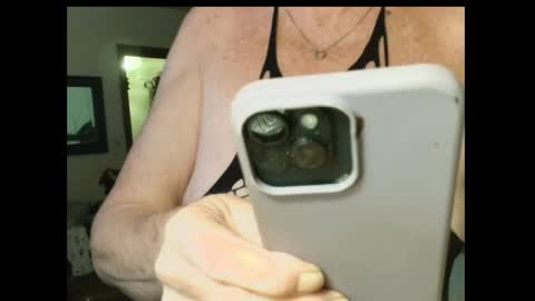 hidden_gold_milf online show from May 19, 4:30 am