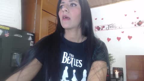 hilaril18 online show from February 13, 11:26 pm