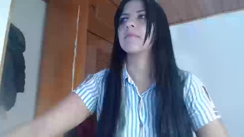 hilaril18 online show from September 24, 8:52 pm