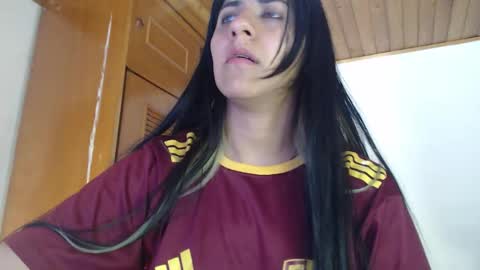 hilaril18 online show from October 5, 9:09 pm