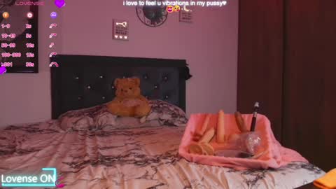 Snapshot of hilary_jones_22 chatting on January 18, 1:52 am LUNA new account  FOLLOW ME online show from January 18, 1:52 am