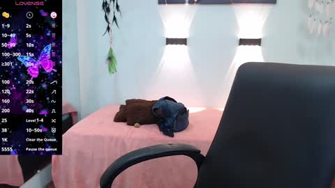 H I L A R Y online show from February 4, 2:49 am