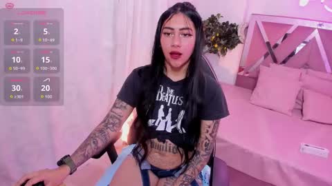Snapshot of hisis_tay chatting on October 12, 12:18 pm hisis online show from October 12, 12:18 pm
