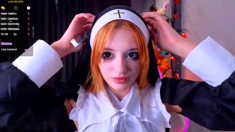 Ella online show from October 31, 6:12 pm