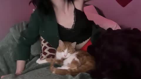 hoarderofpotential online show from December 1, 3:10 am