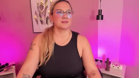 Hollie online show from October 30, 12:28 pm