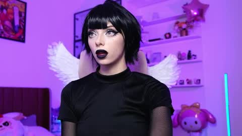 Holli online show from May 22, 12:03 pm
