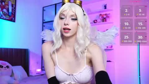 Holli online show from July 2, 11:49 am