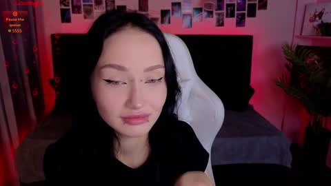Snapshot of holly_berryy_ chatting on October 15, 1:30 am holly_berryy_ online show from October 15, 1:30 am